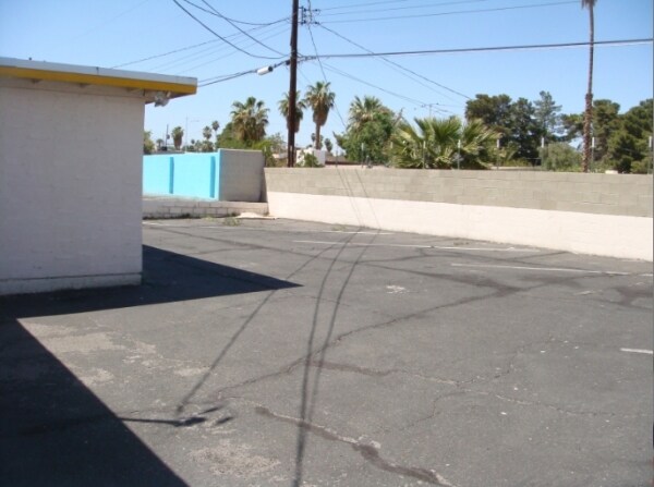 More Photos Of 1580 E Sahara Ave, Las Vegas General Retail For Sale