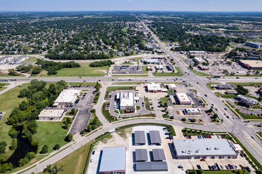 More Photos Of 307 W US Highway 54, Andover General Retail For Sale
