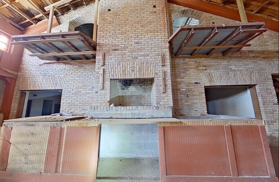 More Photos Of 610 N Navy Blvd, Pensacola Freestanding For Lease