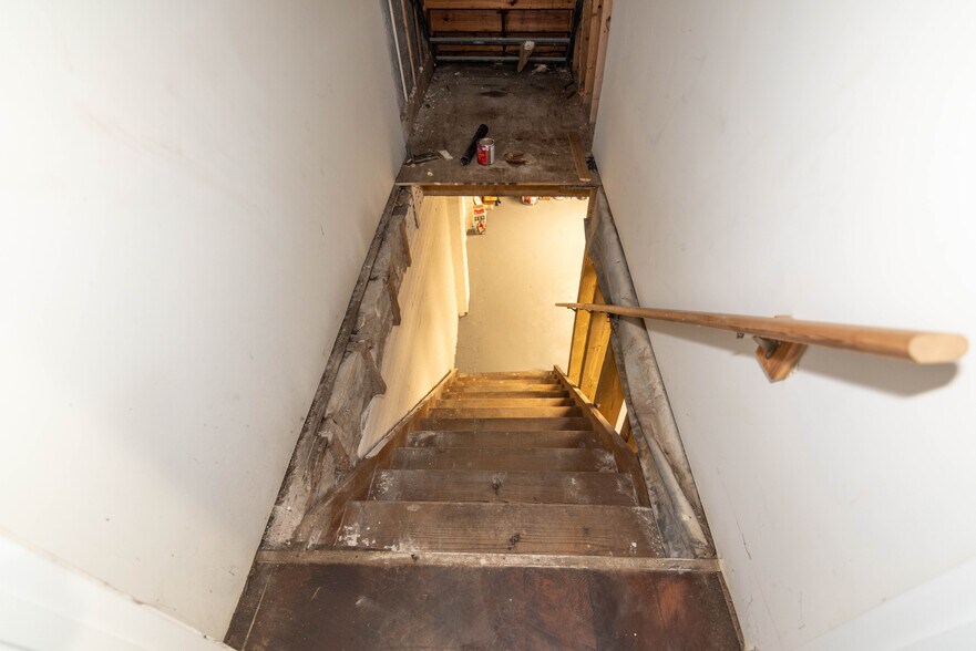 More Photos Of 316 S Broadway, Baltimore Storefront Retail Residential For Sale