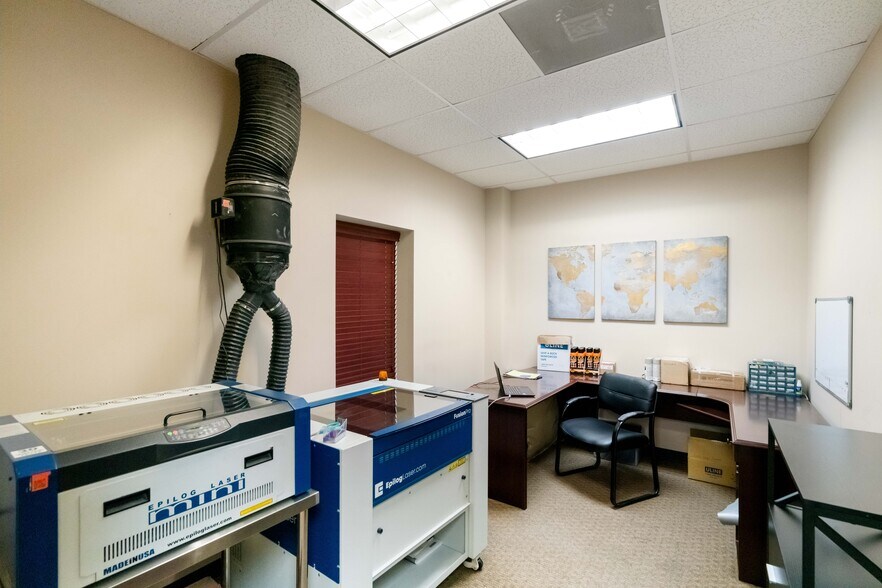 More Photos Of 207 W Archer Rd, Baytown Warehouse For Sale