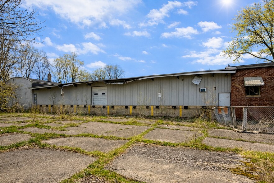 More Photos Of 1015 W Paterson St, Kalamazoo Warehouse For Sale