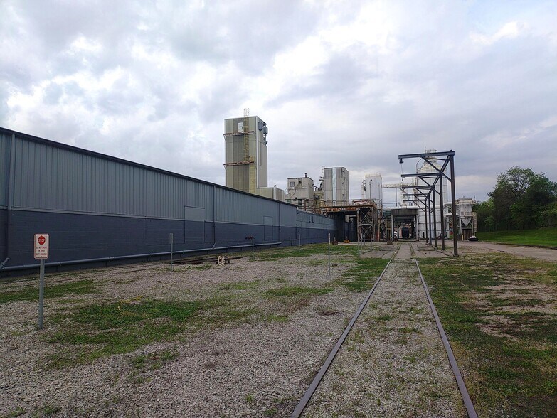 More Photos Of 4250 Bells Ln, Louisville Manufacturing For Lease
