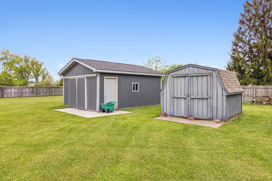 More Photos Of 7010 Frances Rd, Flushing Convenience Store For Sale