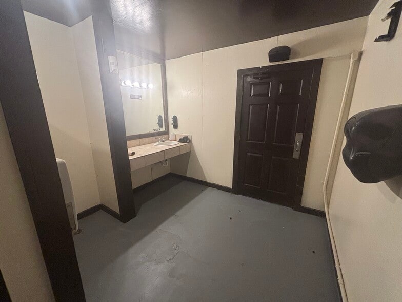 More Photos Of 13525 Wetmore Rd, San Antonio Restaurant For Lease