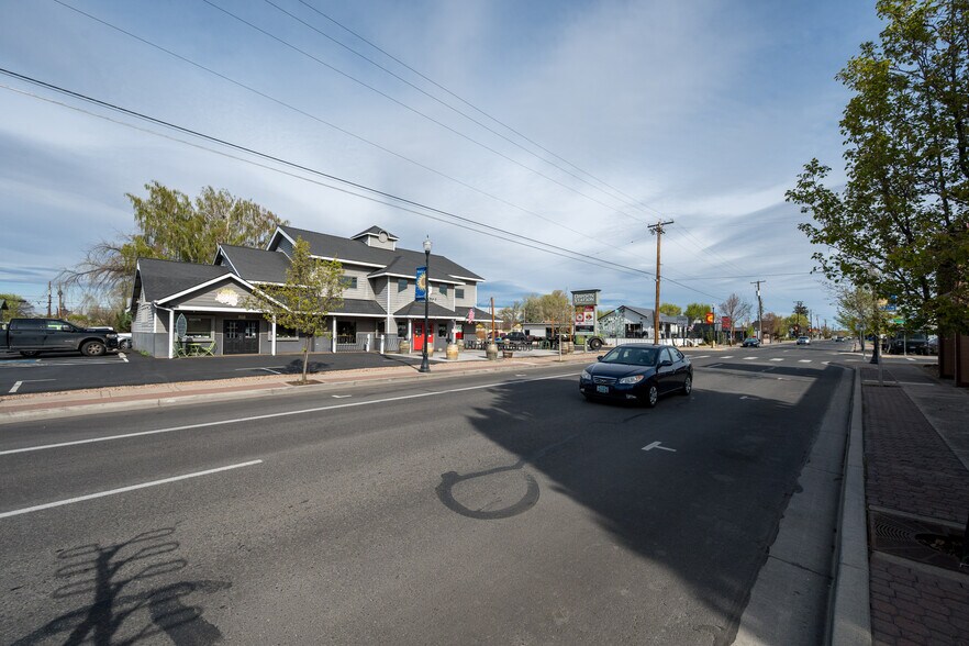 More Photos Of 249 NW 6th St, Redmond Storefront Retail Office For Lease