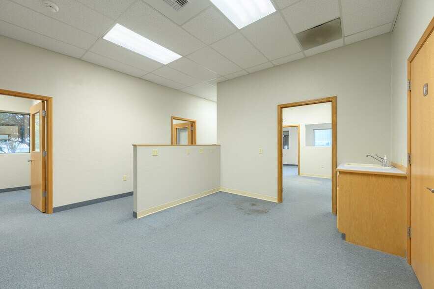 More Photos Of 3200 NE Rivergate St, Mcminnville Service For Sale