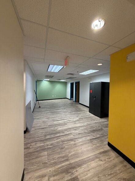 More Photos Of One Davis Sq, Somerville Health Club For Lease