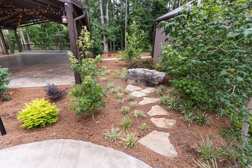 More Photos Of 387 A County Road 218, Corinth General Retail For Sale