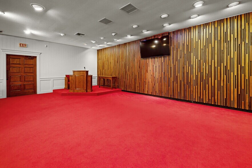 More Photos Of 1071 FM 2673, Canyon Lake Specialty For Sale