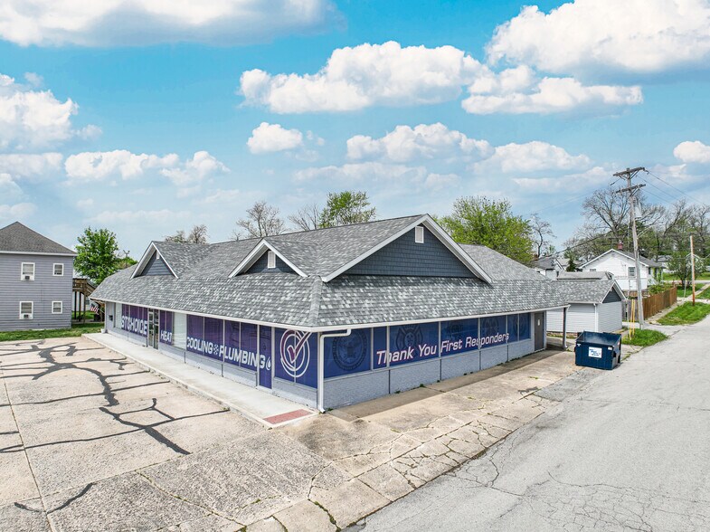 More Photos Of 581 E Cherry St, Troy Freestanding For Sale