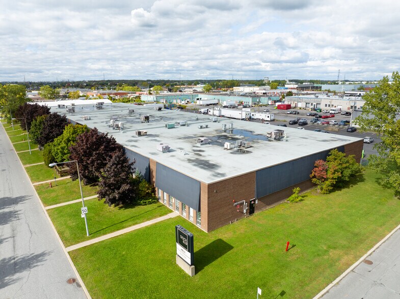 More Photos Of 601-623 Rue Le Breton, Longueuil Showroom For Lease