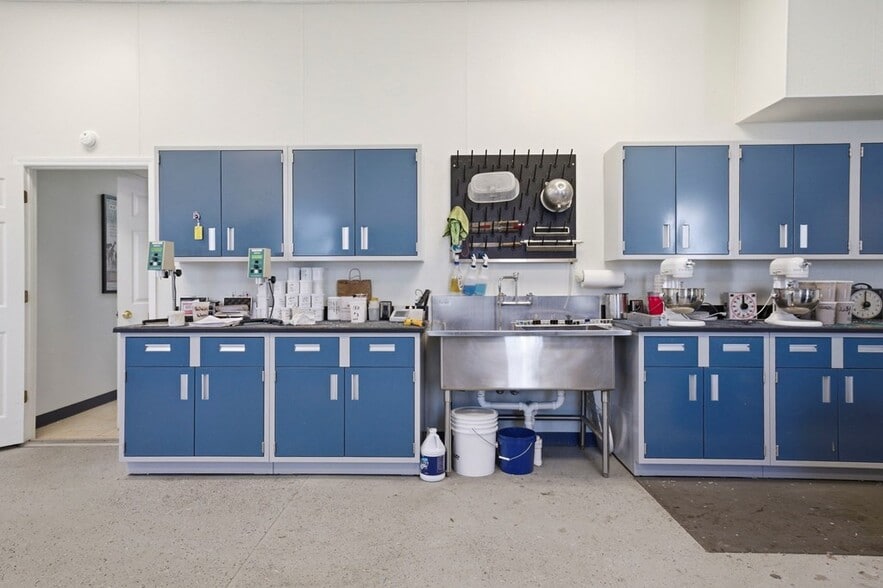 More Photos Of 2124 Hamilton St, Dalton Research And Development For Sale