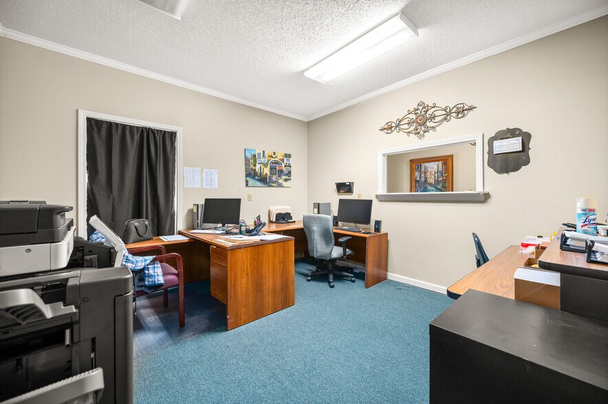 More Photos Of 1603 Melrose St, Pineville Office For Sale
