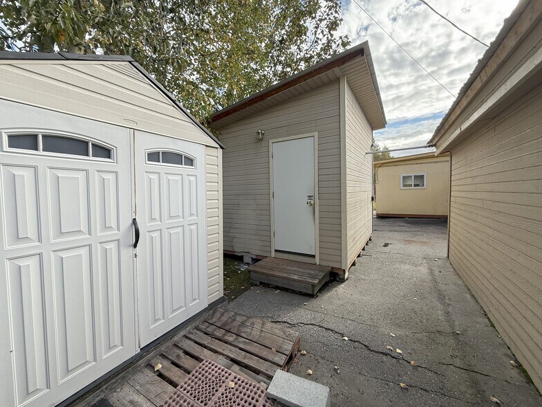 More Photos Of 550 3rd St, Fairbanks Flex For Lease