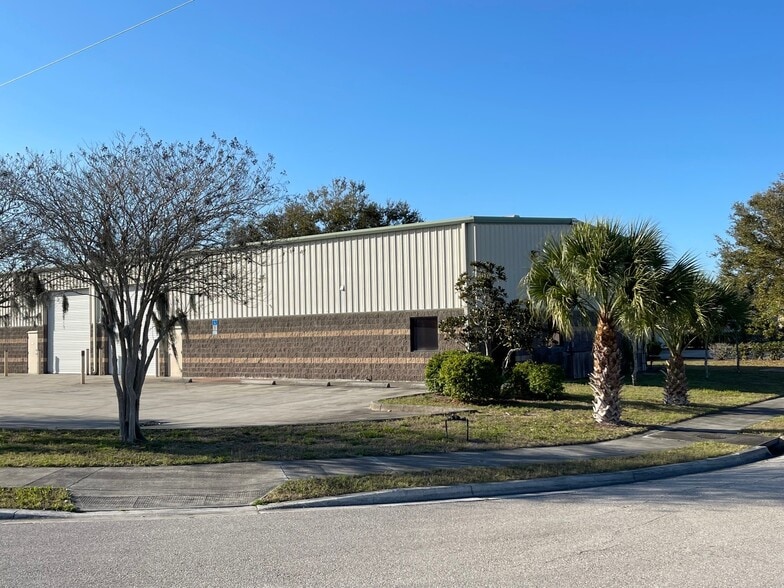 More Photos Of 2337-2341 72nd Dr E, Sarasota Warehouse For Lease