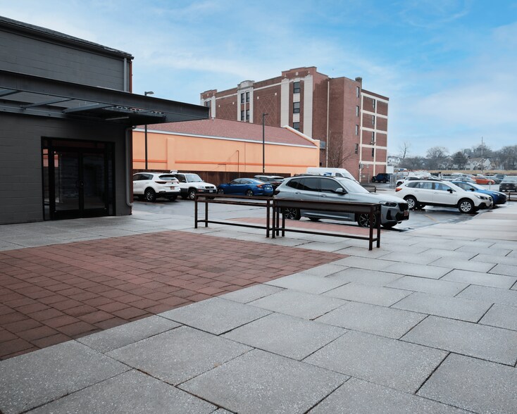 More Photos Of 739 Clinton Ave S, Rochester Apartments For Lease