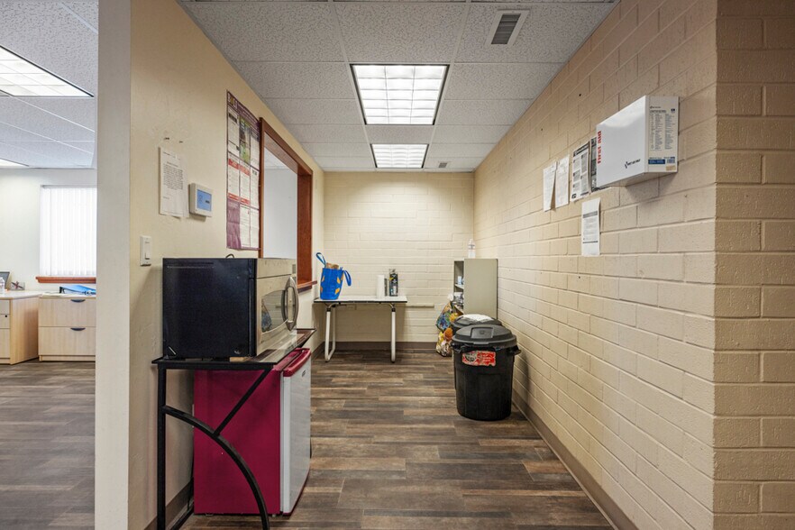 More Photos Of 3735 Washburn Way, Klamath Falls Warehouse For Sale