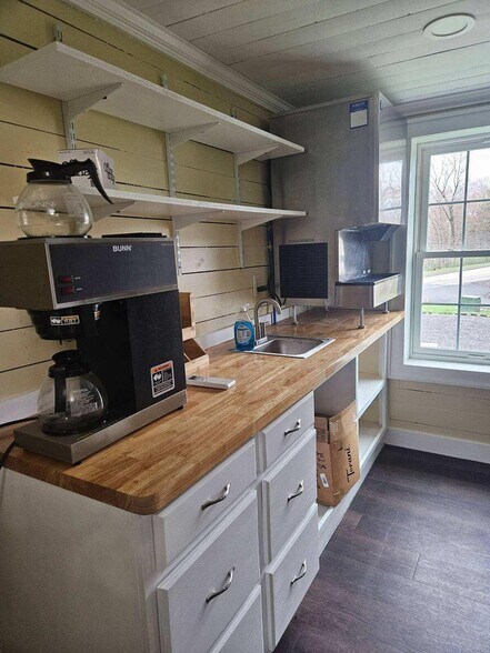 More Photos Of Wilderness Hwy, Mount Nebo General Retail For Sale