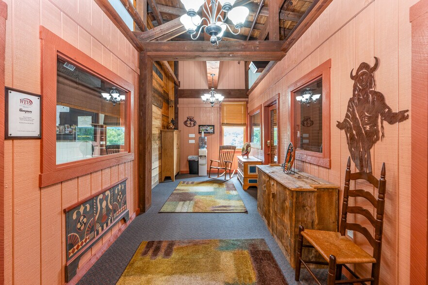 More Photos Of 50 Middlebrook Ave, Staunton Storefront For Sale