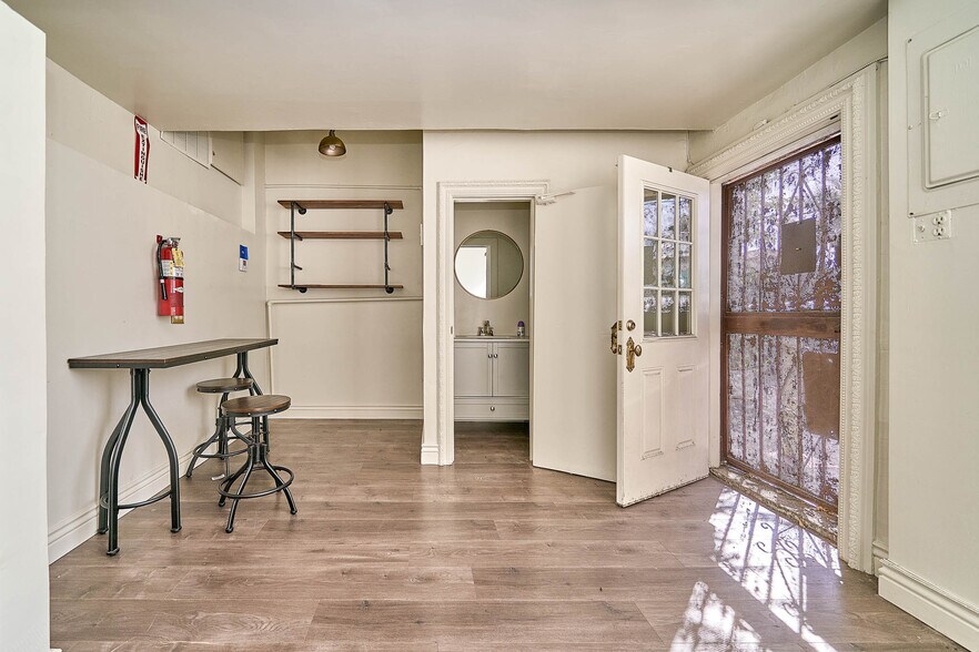 More Photos Of 355-359 Robertson Blvd, Beverly Hills Storefront Retail Office For Lease