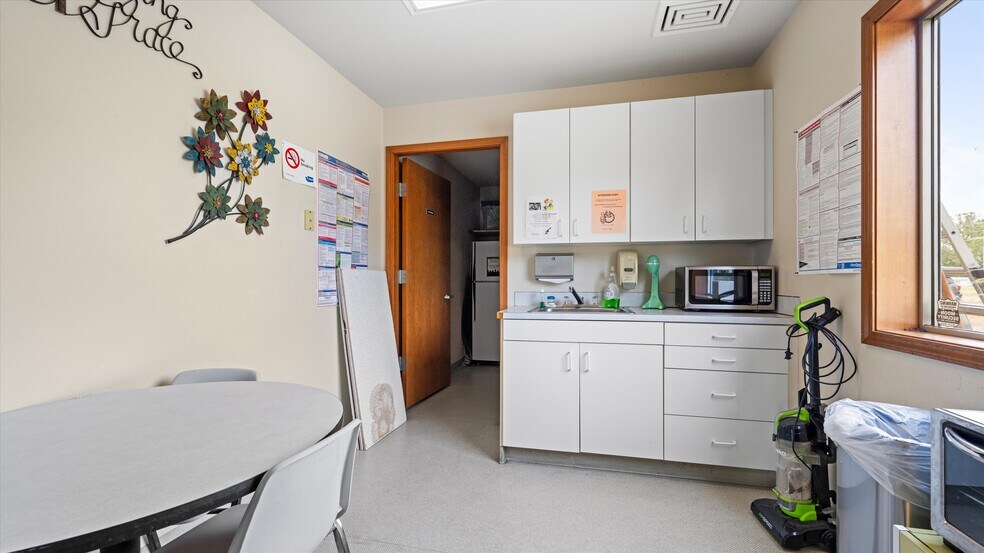 More Photos Of 3807 W Court St, Pasco Office For Sale