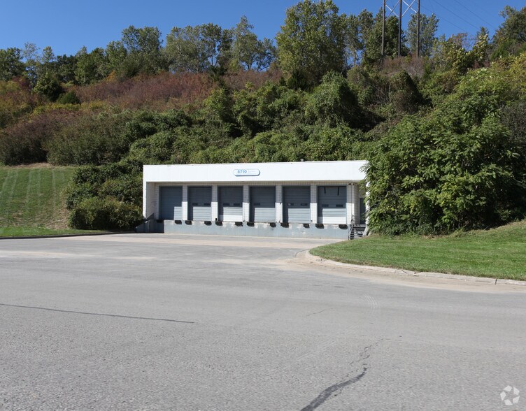 More Photos Of 8800 NE Underground Dr, Kansas City Warehouse For Lease