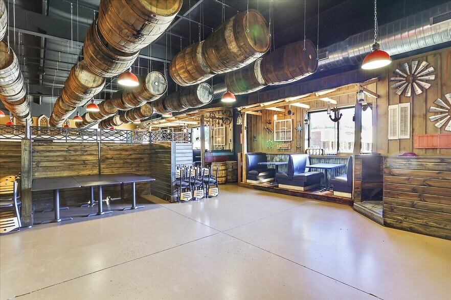 More Photos Of 15 Jackson Cir, Florence Restaurant For Sale