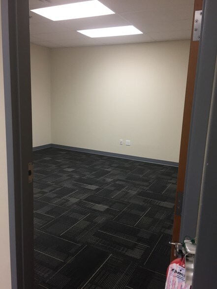 More Photos Of 3653 Regent Blvd, Jacksonville Flex For Lease
