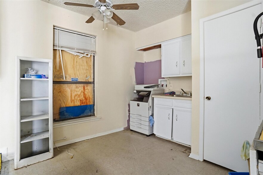 More Photos Of 2105-2107 W Shady Grove Rd, Irving Daycare Center For Sale