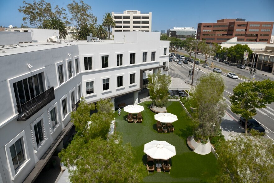 More Photos Of 11911 San Vicente Blvd, Los Angeles Office For Lease