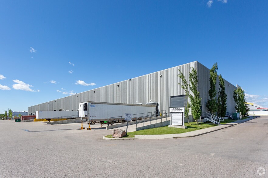 More Photos Of 7007 54th St SE, Calgary Distribution For Lease