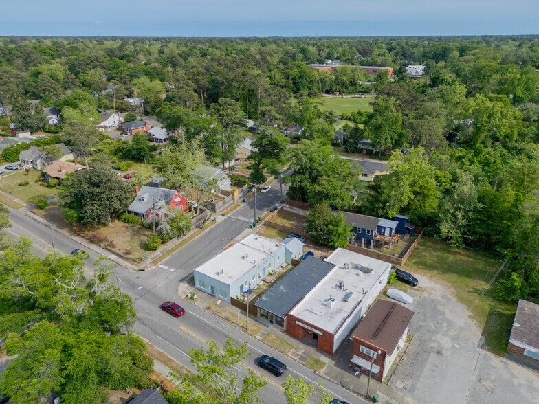 More Photos Of 2020 Princess Place Dr, Wilmington Freestanding For Sale