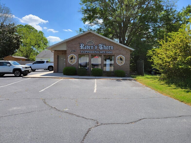 More Photos Of 2708 E 10th St, Greenville Office For Sale