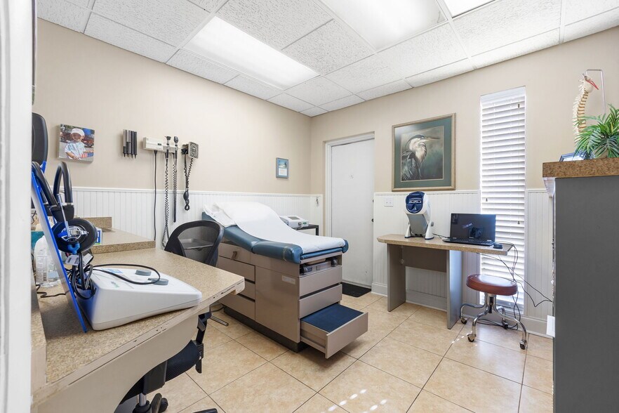 More Photos Of 1701 66th St N, Saint Petersburg Medical For Sale