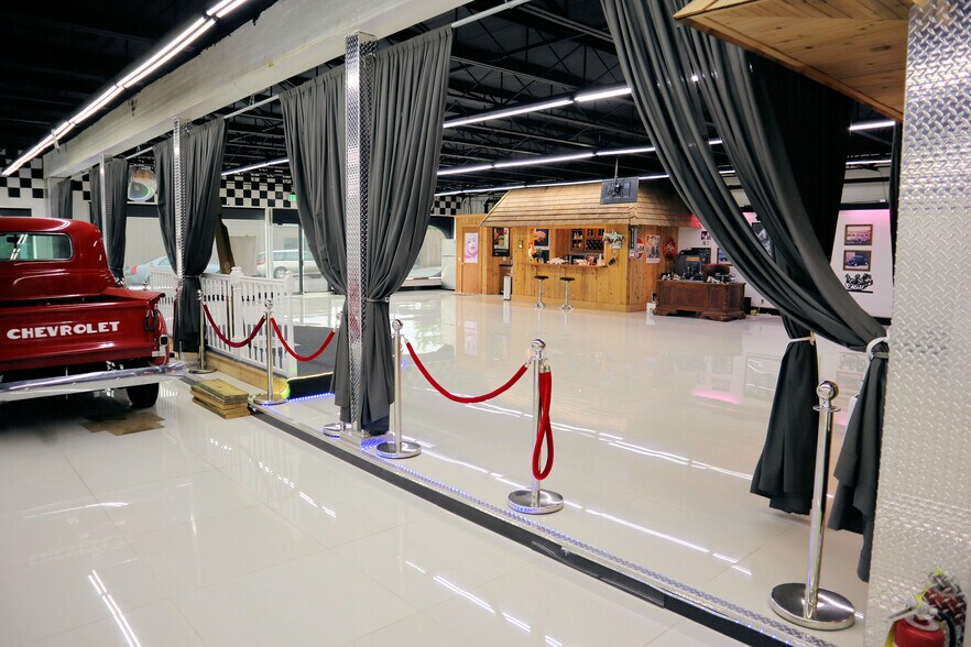 More Photos Of 395 S Ocoee St, Cleveland Showroom For Sale