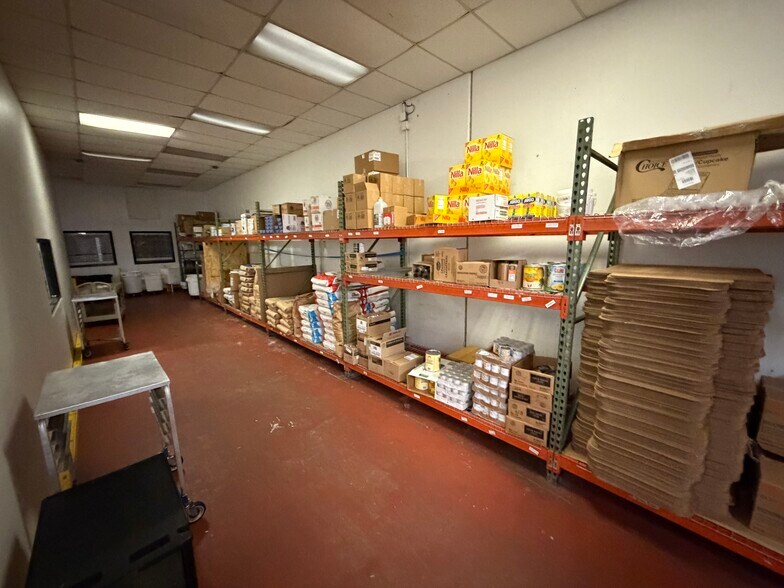 More Photos Of 9019 Governors Row, Dallas Food Processing For Lease