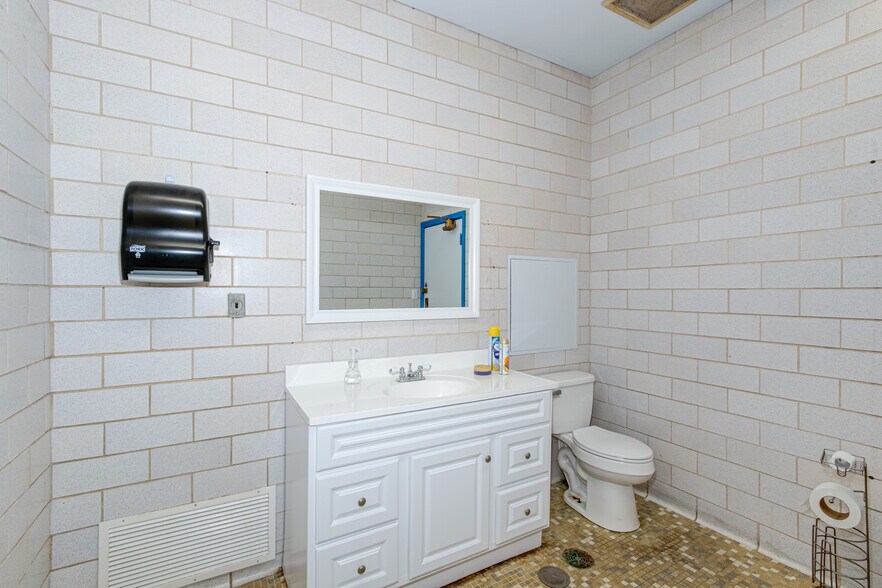 More Photos Of 418 Ascauga Lake Rd, Graniteville Manufacturing For Lease