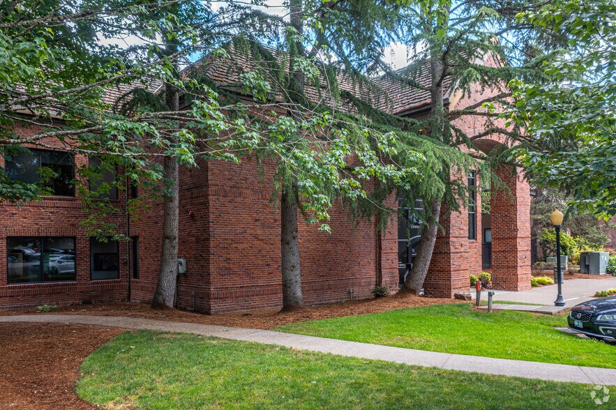 More Photos Of 300 Oswego Pointe Dr, Lake Oswego Office For Lease