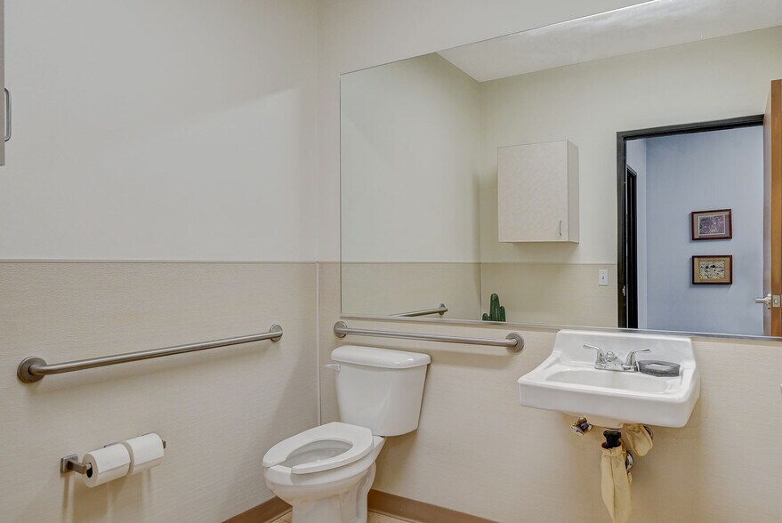 More Photos Of 200 Sunpac Ave, Henderson Warehouse For Sale