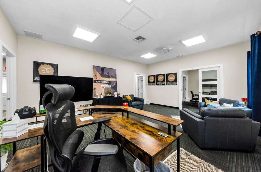 More Photos Of 11748 La Madera Blvd, Port Richey Office For Sale