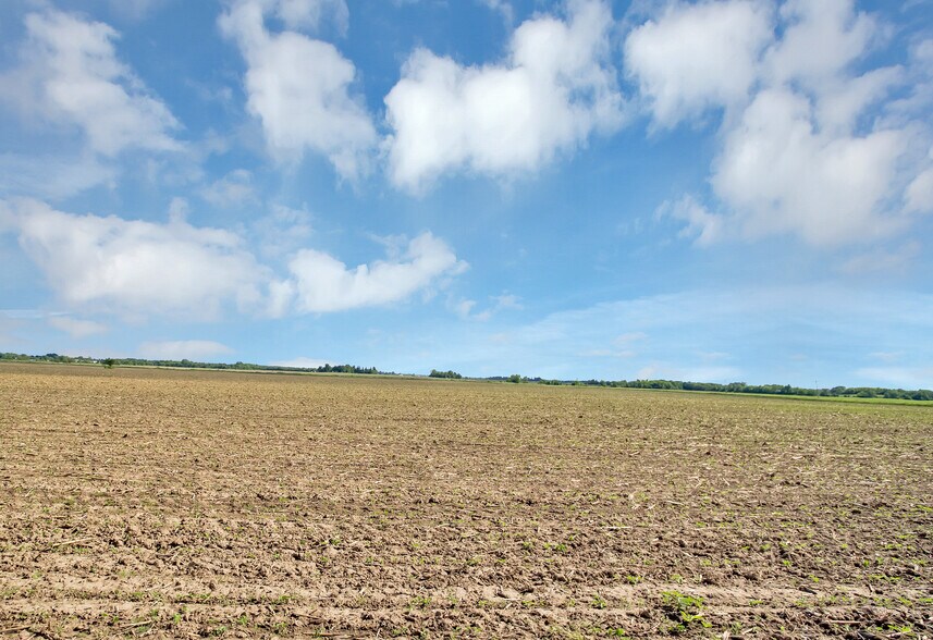 More Photos Of 41W597 US Highway 20, Hampshire Flex For Sale