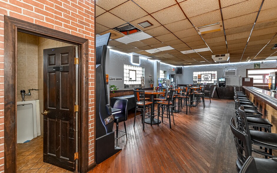 More Photos Of 1435 Freeport Rd, Cheswick General Retail For Sale