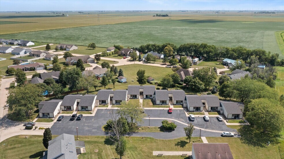 More Photos Of 111 Bannon Dr, Dwight Apartments For Sale