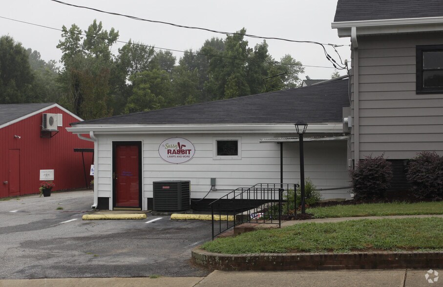 104 S Poinsett Hwy, Travelers Rest, SC 29690 Freestanding For Sale