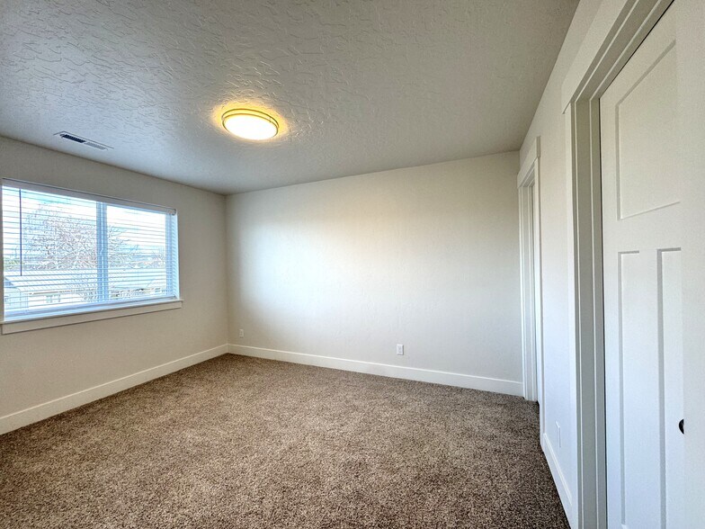 More Photos Of 1800 7th Ave N, Payette Apartments For Sale