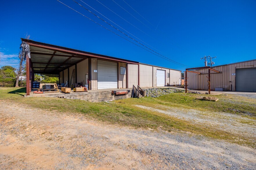 More Photos Of 3380 Smith Farm Rd, Matthews Warehouse For Lease