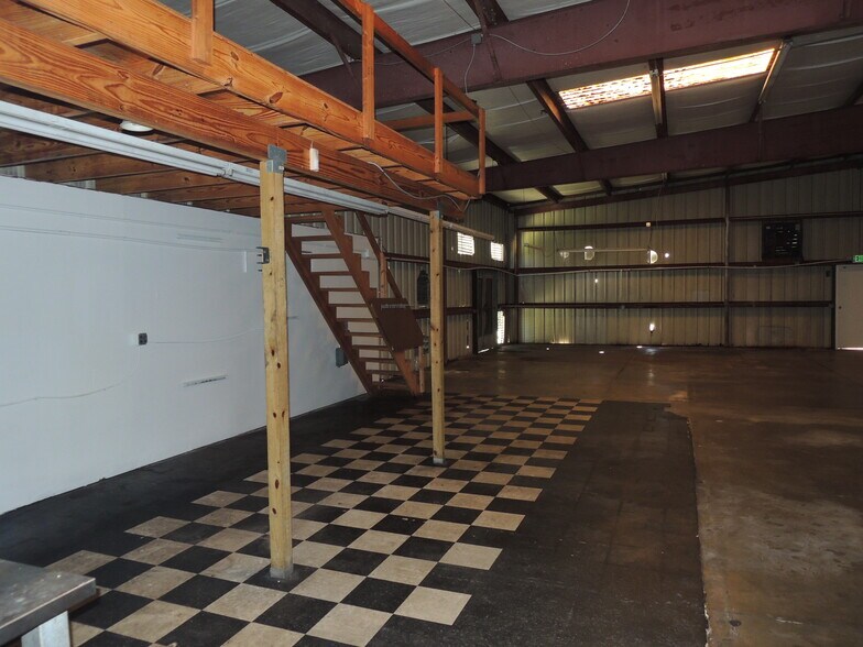 More Photos Of 2311 Whitfield Industrial Way, Sarasota Warehouse For Sale
