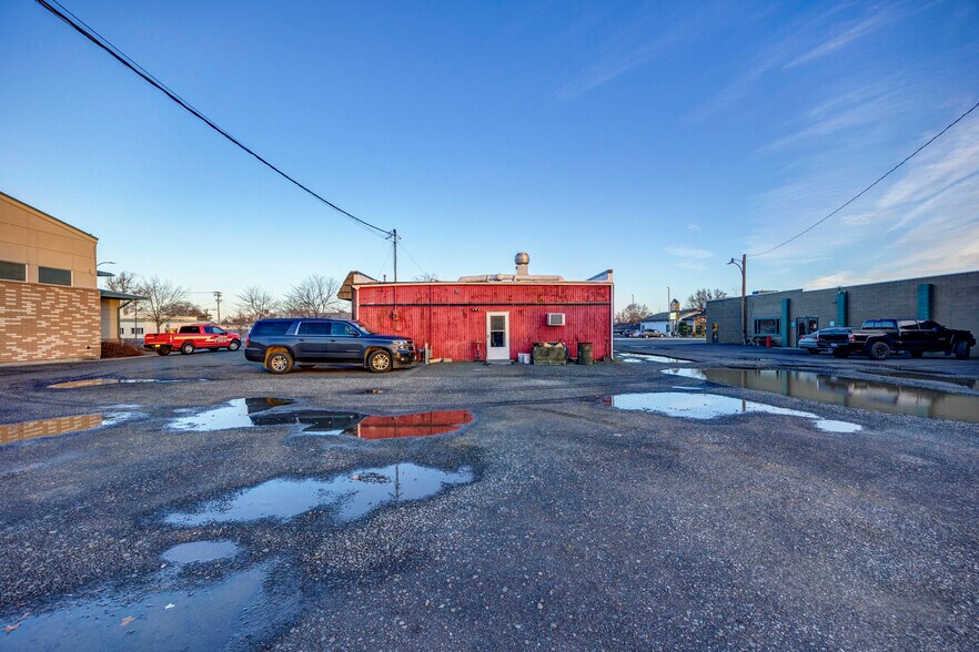 More Photos Of 627 S Columbia Ave, Connell General Retail For Lease