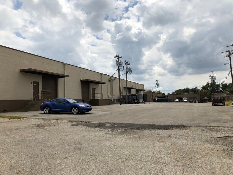 More Photos Of 13619-13625 Neutron Rd, Farmers Branch Light Manufacturing For Lease